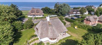 Kirchenweg - Das Wunderschön Gelegene Einzelhaus ist Reetgedeckt mit ca. 120 m²