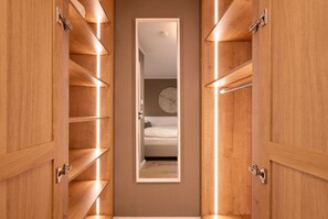 2 soverom, safe på rommet, strykejern/-brett og wi-fi