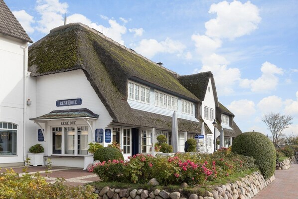 صورة غير مصنفة، 1 من 46، زرّ