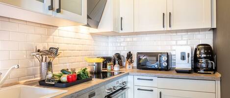 Fridge, microwave, oven, stovetop