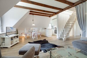 TV, stereo - Sharky Bay - Die Reetgedeckte, Gepflegte Anlage Liegt auf Einem ca. 2000 m² Großem Grundstück (Sylt-Ost)