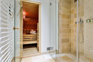 Dusche, Haartrockner, Handtücher, Seife