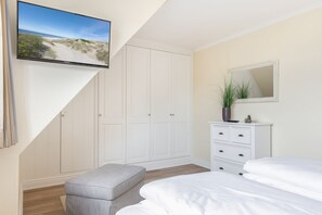 3 habitaciones, tabla de planchar con plancha, wifi y ropa de cama 