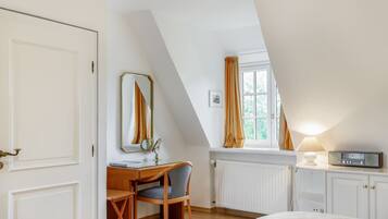 3 slaapkamers, een kluis op de kamer, een bureau