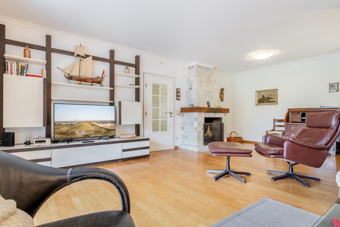 TV, lettore DVD, tavolo da ping pong, impianto stereo