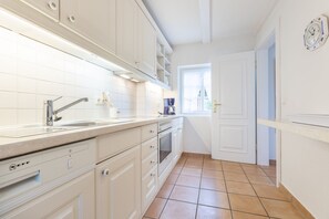 Refrigerador, horno, parrilla de estufa y lavavajillas 