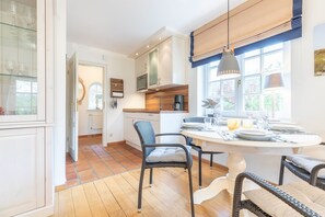 Luokittelematon kuva, 5 kautta 25, painike