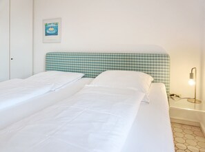 1 habitación, tabla de planchar con plancha, wifi y ropa de cama 