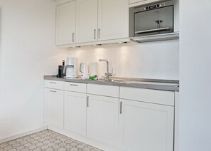 Fridge, stovetop, dishwasher, coffee/tea maker