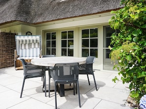 Outdoor dining - Lille Hygge - Modere, Komplett Ebenerdige Wohnung in Ruhiger Lage (Sylt-Ost)