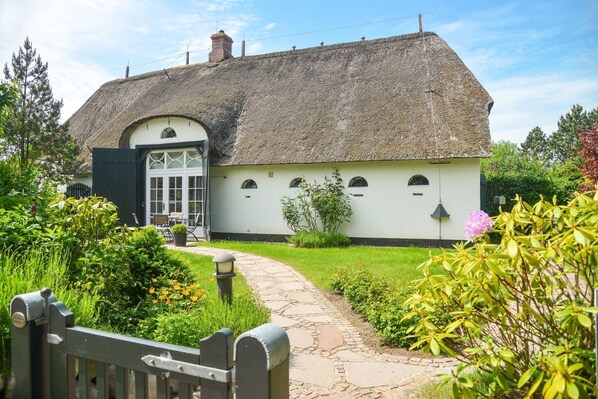 Exterior - Hinrich OG - Ferienwohnung im EG und OG, 45 m² Groß, für 2 Erwachsenen und Ggf. 2 Kindern (Sylt-Ost)