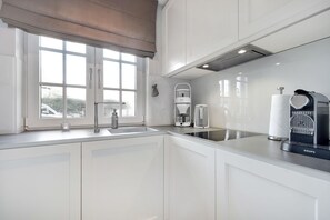 Kühlschrank, Ofen, Herdplatte, Geschirrspüler