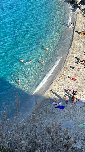 Beach nearby - Villa 'Edith' with Sea View, Shared Pool, and Air Conditioning (Parghelia)