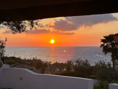 Villa 'Edith' with Sea View, Shared Pool and Air Conditioning