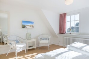 2 slaapkamers, een strijkplank/strijkijzer, wifi, beddengoed