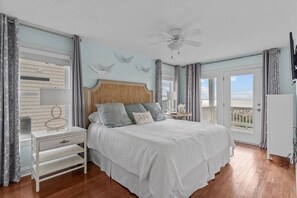 4 bedrooms, iron/ironing board, travel crib, WiFi - Ocean View! Pool, Waterslide, Elevator & Firepit (Oak Island)