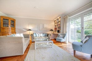 Unclassified image, 2 of 35, button