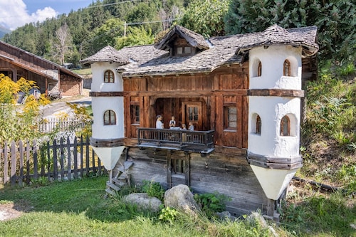 Apartment 'Patztauhof Tartscher Bühel' with Mountain View, Private Terrace and Wi-Fi