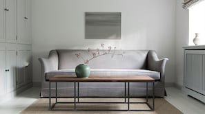 Unclassified image, 2 of 25, button