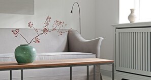 Unclassified image, 4 of 25, button