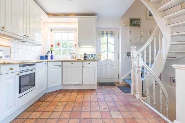 Kühlschrank, Herdplatte, Geschirrspüler