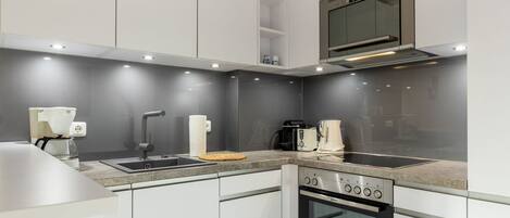 Fridge, microwave, oven, stovetop