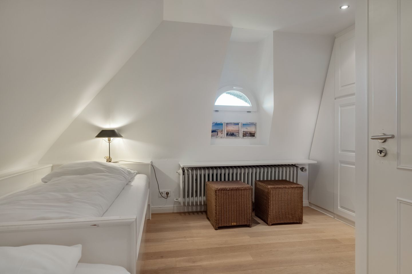 3 bedrooms, in-room safe, iron/ironing board, WiFi