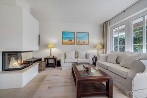 Televisión, reproductor de DVD y estéreo