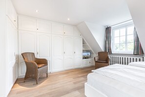 3 Schlafzimmer, Zimmersafe, Bügeleisen/Bügelbrett, WLAN