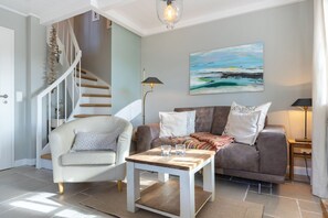 Een televisie en een stereo