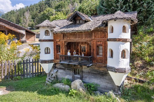 Ferienwohnung 'Patztauhof Tschavalatsch' mit Bergblick, Gemeinschaftsgarten und WLAN