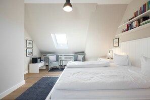 2 bedrooms, iron/ironing board, WiFi, bed sheets - Schütze OG - Wohnung im Obergeschoss mit Freiem Blick Über die Heide zum Wattenmeer (Sylt-Ost)