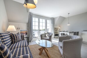 TV, DVD player, stereo - Schütze OG - Wohnung im Obergeschoss mit Freiem Blick Über die Heide zum Wattenmeer (Sylt-Ost)