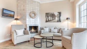 Fernseher, DVD-Player, Stereoanlage