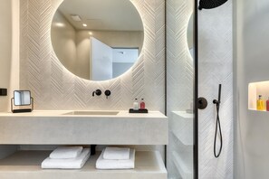 House | 10 bedrooms