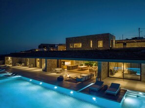 A modern outdoor pool area with lounge chairs and a bar area. - Sky Resort in Mykonos (Mykonos)
