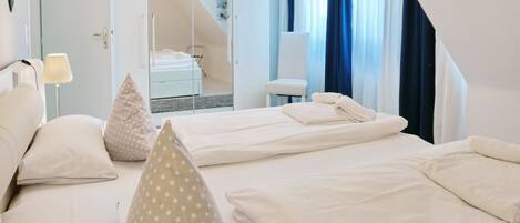 4 bedrooms, iron/ironing board, WiFi, bed sheets