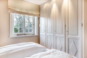 1 bedroom, in-room safe, iron/ironing board, WiFi