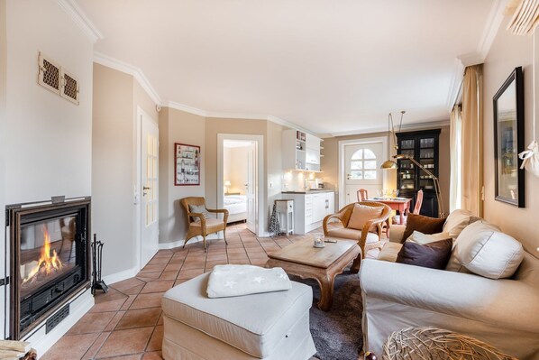 TV, fireplace, stereo