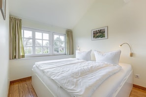 2 عدّة غرف نوم ومكواة/لوح كي وواي فاي وملاءات أسرّة