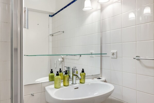 صورة غير مصنفة، 1 من 21، زرّ