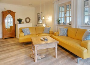 Unclassified image, 2 of 23, button