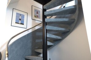 Unclassified image, 5 of 23, button