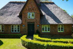 Exterior - Gabi's Hüs - Restauriertes, Unter Denkmalschutz Stehendes Reetdach-einzelhaus der Extraklasse (Sylt-Ost)