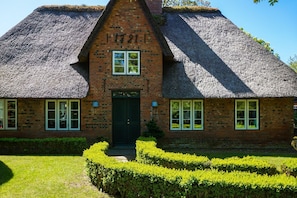Exterior - Gabi's Hüs - Restauriertes, Unter Denkmalschutz Stehendes Reetdach-einzelhaus der Extraklasse (Sylt-Ost)