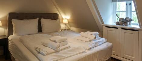 2 chambres, fer et planche à repasser, Wi-Fi, draps fournis