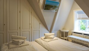 2 habitaciones, tabla de planchar con plancha, wifi y ropa de cama 