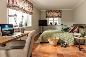 3 slaapkamers, een bureau, een strijkplank/strijkijzer, wifi