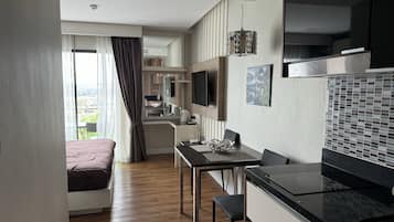 Estudio, baño privado