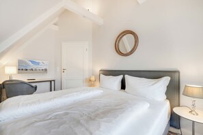 3 Schlafzimmer, Schreibtisch, Bügeleisen/Bügelbrett, WLAN